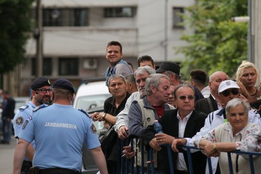 Susținătorii lui Liviu Dragnea s-au strâns dimineață în fața ÎCCJ