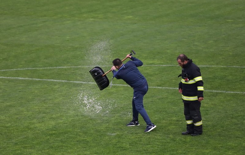 Meciul România - Cipru, în preliminariile CM de fotbal feminin, întrerupt din cauza furtunii din București