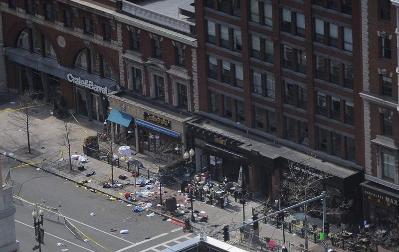 IMAGINILE CARE AU ZGUDUIT AMERICA! TRAGEDIA de la MARATONUL din BOSTON, într-o GALERIE FOTO IMPRESIONANTĂ