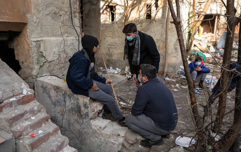 REPORTAJ. Cine sunt cei care îi ajută pe migranții de pe străzile Timișoarei. „Vreți să ne rugăm acum? Voi în limba voastră, noi în limba noastră”