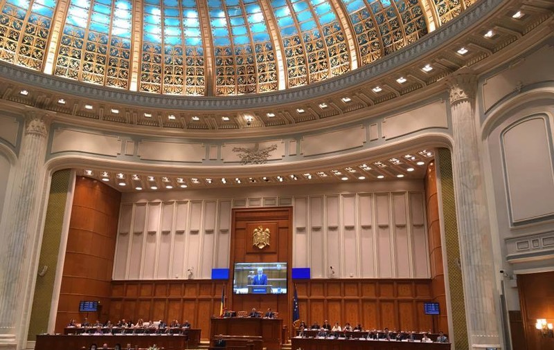 UPDATE. Parlamentul a adoptat declaraţia privind situaţia minorităţilor din Ucraina