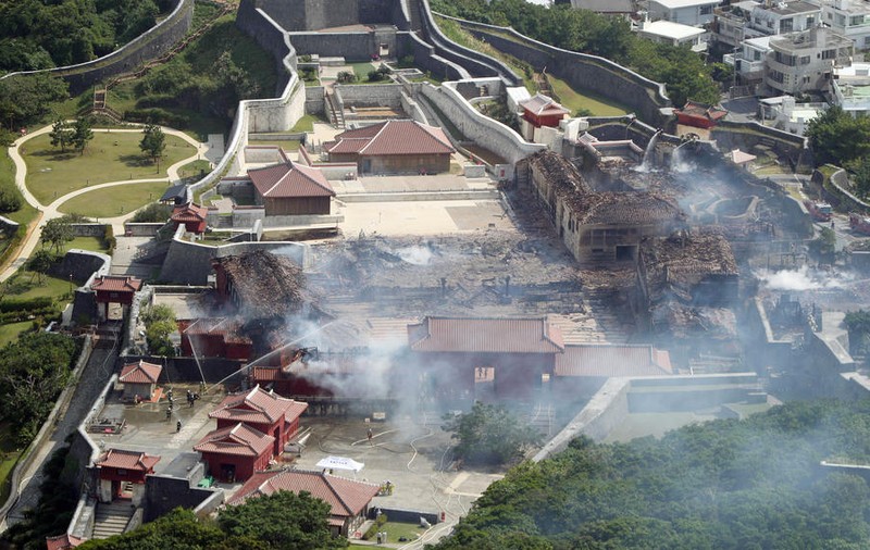 Castelul Shuri din Japonia, distrus de un incendiu. E inclus în patrimoniul UNESCO
