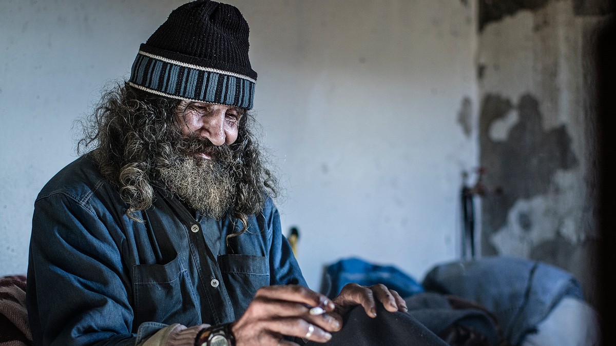 Juju, filosoful homeless din Anina: "Eu sunt fericit. Nu-mi lipseşte nimic“