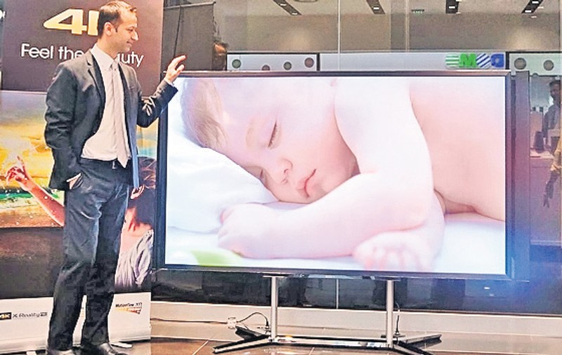 Un român şi-a tras TV de… 26.000 de euro!
