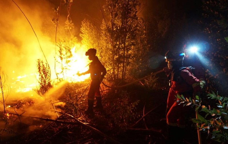 Incendii masive de vegetație în regiunea Huelva, unde muncesc mii de români. 2.500 de persoane au fost evacuate