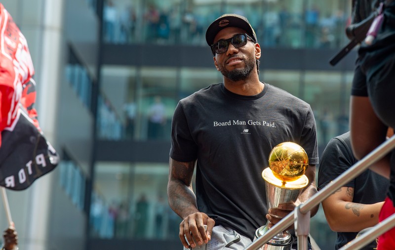 Încă o bombă de mercato în NBA: campionul Kawhi Leonard, MVP-ul finalei, a lăsat-o pe Toronto Raptors pentru Los Angeles Clippers