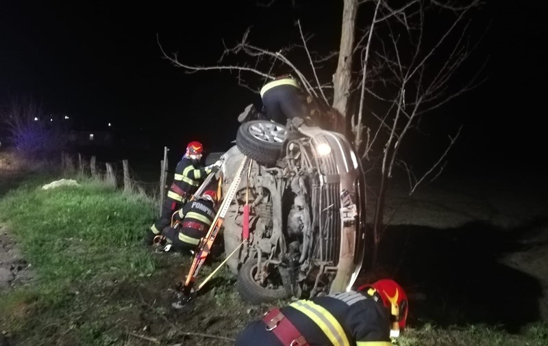 Grav accident provocat de un tânăr de 19 ani, beat și fără permis, care gonea pe șosea cu două fete în mașină