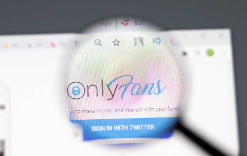 Creator de conținut pe OnlyFans, condamnat la închisoare, în Singapore, pentru că a folosit platforma, în ciuda interdicțiilor