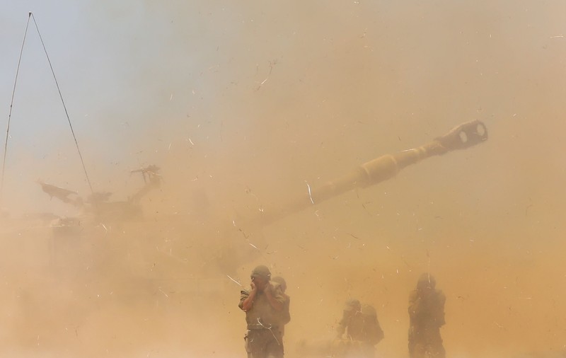 Armata israeliană face planuri pentru o invazie terestră în Gaza, în timp ce atacurile aeriene se intensifică