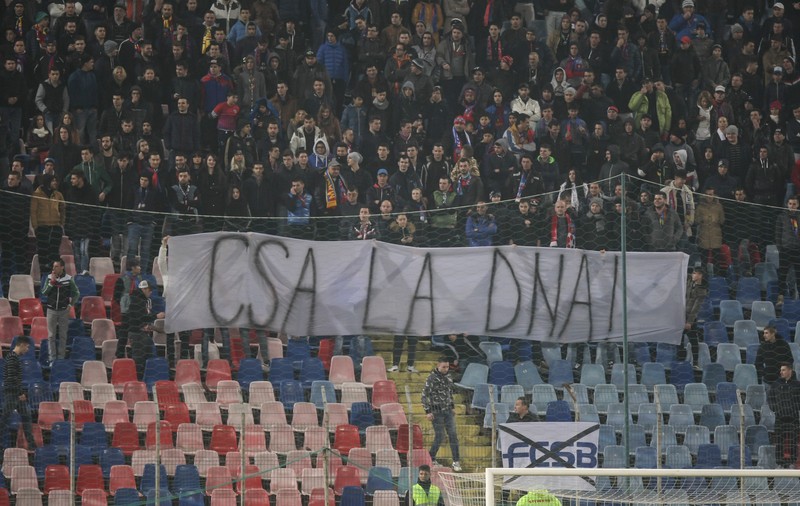 Gigi Becali a băgat râca în Armată. Unii generali sunt hăis, alții sunt cea. Fanii se revoltă și cer demisiile căpeteniilor CSA Steaua, după ce aceștia au ordonat anularea înscrierii în Liga a V-a!