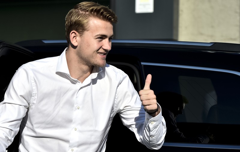 Olandezul Matthijs de Ligt a semnat pentru cinci ani cu Juventus Torino