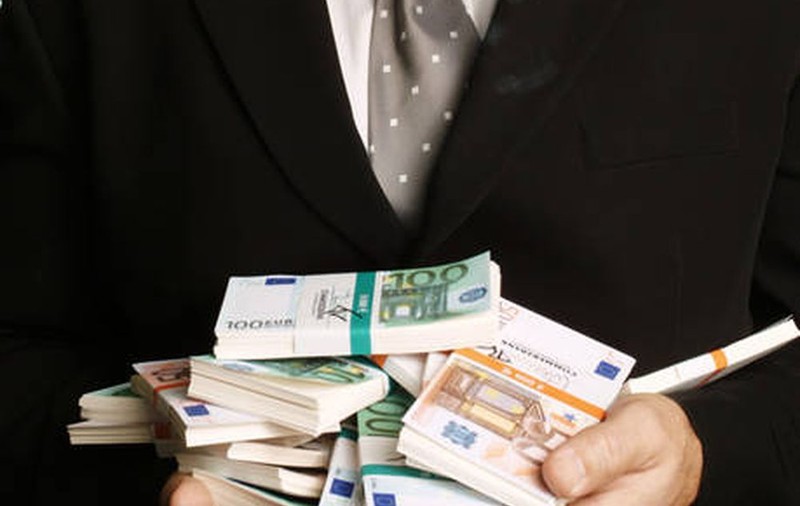 Ce salarii se oferă pentru locurile de muncă din bănci: trezorier - 5.000 de lei net