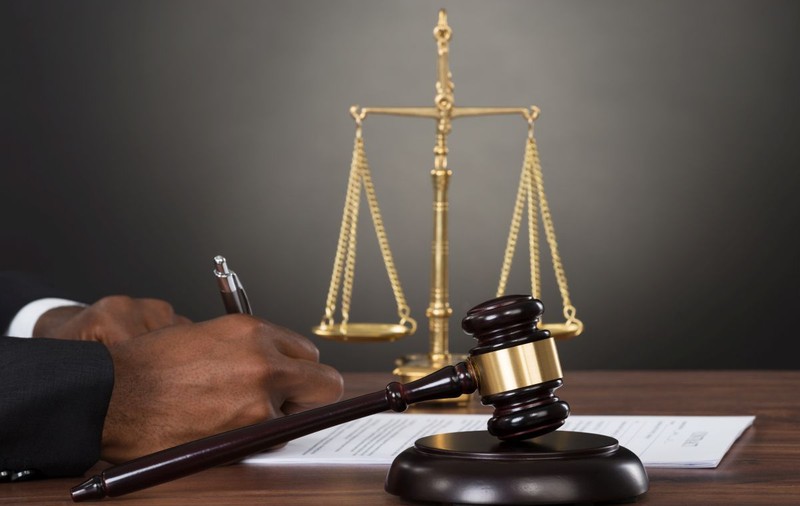 Povestea impresionantă a tânărului care s-a făcut avocat ca să lupte în instanță pentru pământul pierdut de tatăl său cu peste 20 de ani în urmă. Ce au decis judecătorii
