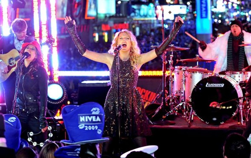 Taylor Swift mai tare decât Michael Jackson