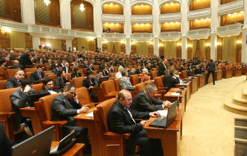 AUR are în sondaje aproape cât PSD, PNL și USR la un loc: cum ar vota românii la alegerile parlamentare