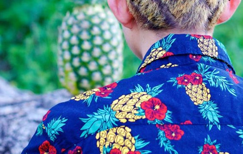 Ai face aşa ceva? Un tânăr s-a transformat în ananas după ce a pierdut un pariu
