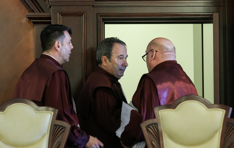 Instanţa supremă decide dacă sesizează CCR în legătură cu legea privind impozitarea pensiilor speciale