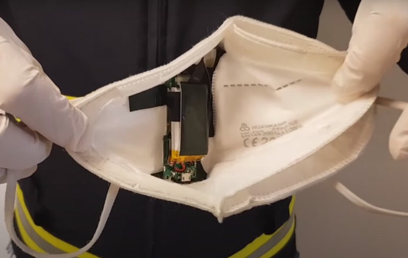 Bărbat din Italia, prins cu o cameră video ascunsă în mască, la examenul auto