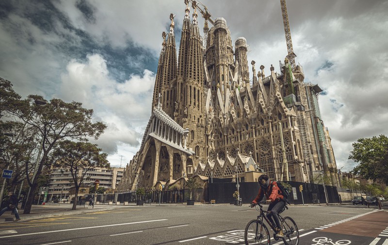 Planurile Barcelonei pentru ridicarea carantinei: trotuare lărgite, care să permită distanțarea, și străzi închise traficului auto