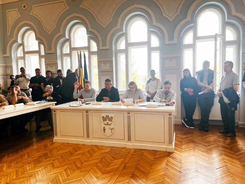 Ședința Consiliului Local din Săliște. Sursa foto: Facebook / Mihai Goțiu