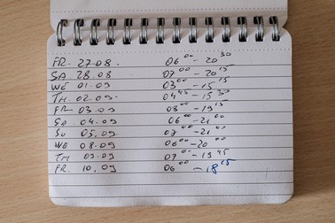 Agenda în care Cristian Rădulescu își notează orele lucrate. Derby, UK, septembrie 2021