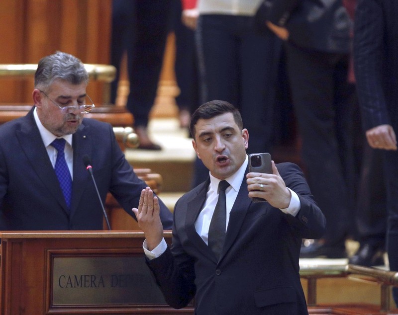 Discursul lui Ciolacu de la dezbaterea bugetului, întrerupt de protestul AUR și USR: „Inadmisibil ca românii să plătească taxe noi”