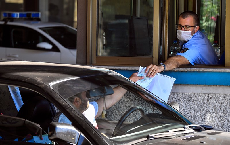 Haos la granița Greciei după ce autoritățile elene au schimbat ora de la care se intra doar cu prezentarea testului COVID-19. Turiști români, întorși din drum din vacanță