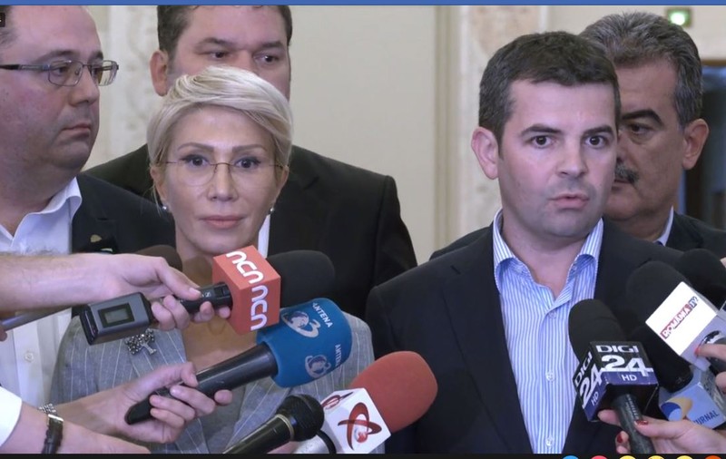 UPDATE | Moţiunea de cenzură a fost depusă în Parlament, cu 237 de semnături. Patru parlamentari PSD, pe listă