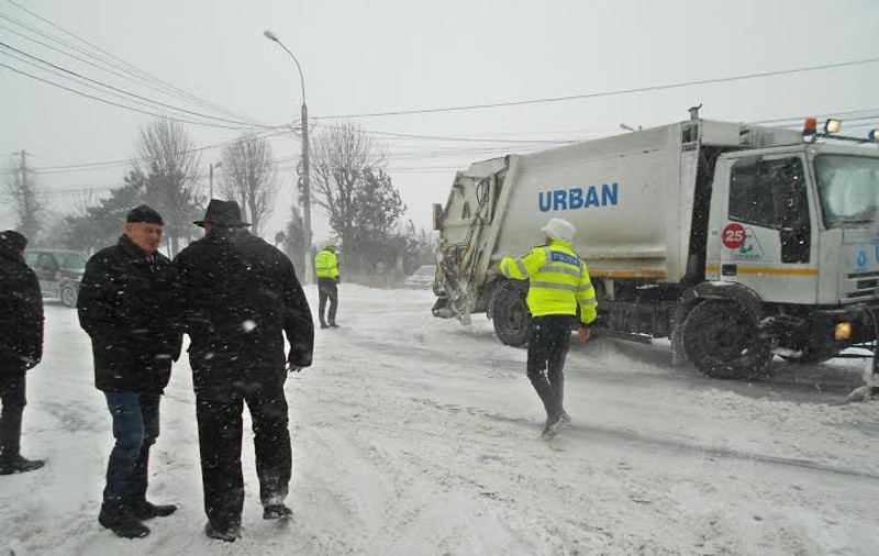 Patru bucătării mobile cu ceai și supă umblă pe străzile Capitalei! Vezi ce alte măsuri a mai luat Oprescu!