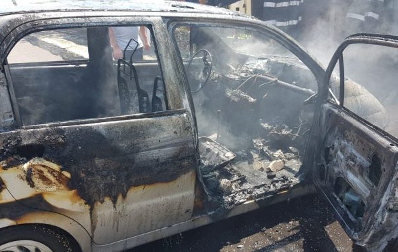 Copil ars în urma unui incendiu dintr-un garaj, în Neamț. Micuțul a fost salvat de către mamă