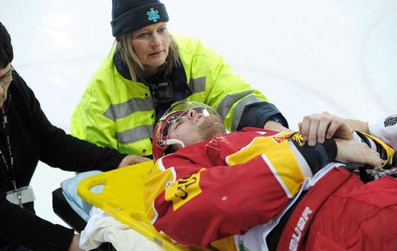 Cum l-a băgat un român în comă pe Joel Genazzi, jucător de hochei al Elveției, finalista Mondialului. Antrenorul Daniel Herlea a format doi jucători de-ai lor
