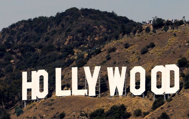 A MURIT unul dintre cei mai IMPORTANȚI PRODUCĂTORI de la HOLLYWOOD!