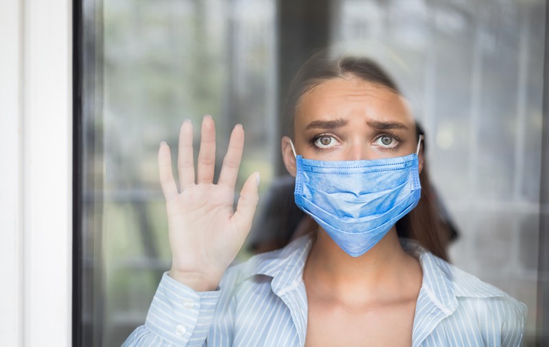 CDC: Americanii vaccinaţi trebuie să poarte din nou mască în interior