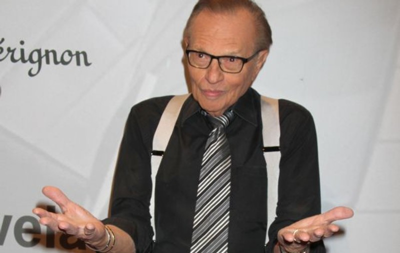 Cel mai tare moderator american se dă cu ruşii! Larry King, talk-show la un post finanţat de Kremlin!