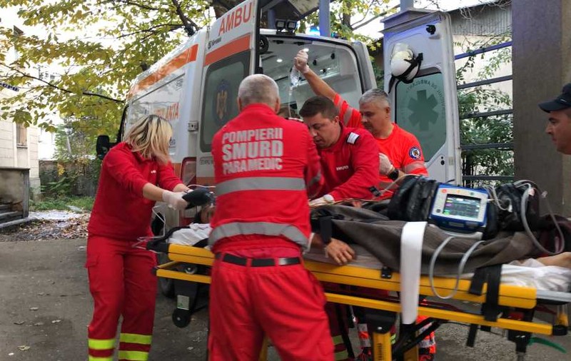 Copil de 2 ani din Botoșani, sufocat de geamul portierei, în mașina părinților. “Așa ceva vezi doar în filme horror”