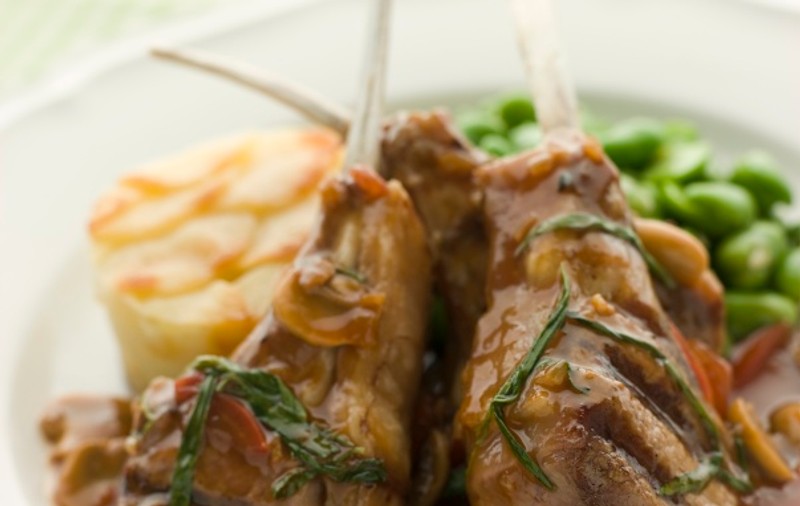 REŢETĂ: Cotlete de miel cu ierburi