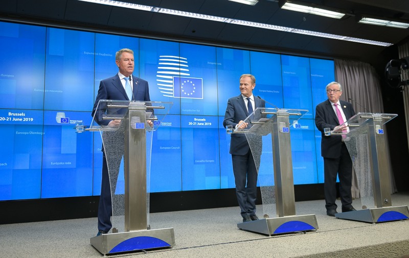 Preşedintele Klaus Iohannis, declaraţie de presă comună, la Bruxelles, cu preşedintele Comisiei Europene, Jean Claude Juncker şi preşedintele Consiliului European, Donald Tusk