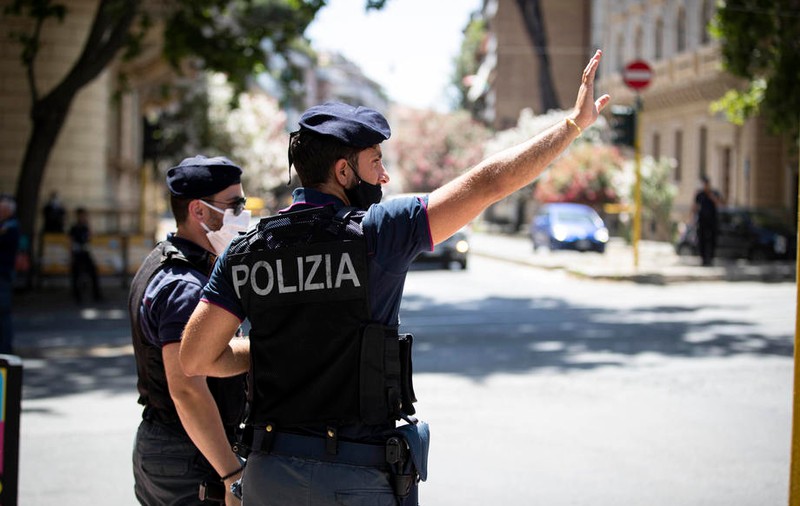 Un italian și-a ținut doi ani mama moartă zidită într-un dulap, pentru a-i lua pensia