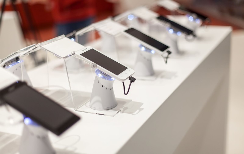 Telefoanele mobile care nu mai pot fi vândute de pe 27 iunie. Amenzile ajung până la 100.000 de lei