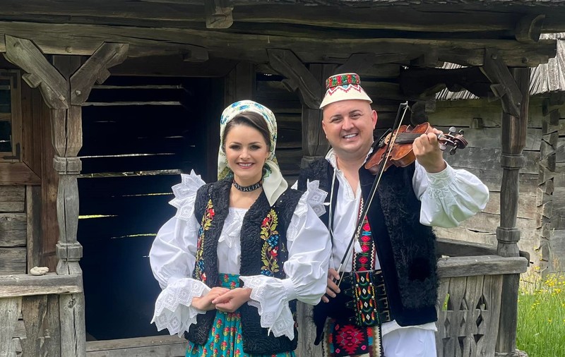 Imagini cu casa lui Vasilică Ceterașu. Familia artistului s-a mutat recent în vila impresionantă. „Mi-am pus un palmier, să mă simt ca în Tenerife”