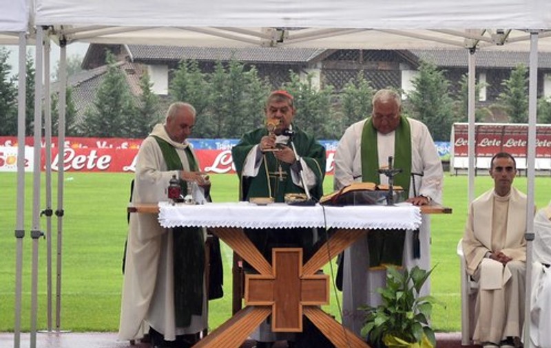 Vlad Chiricheș și colegii săi de la Napoli au primit binecuvântare divină pentru câștigarea campionatului | FOTO&VIDEO