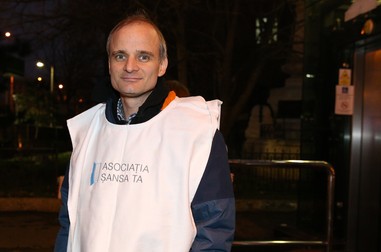 Gabriel Ciobotaru e omul-orchestră al meselor pentru sărmanii Gării de Nord