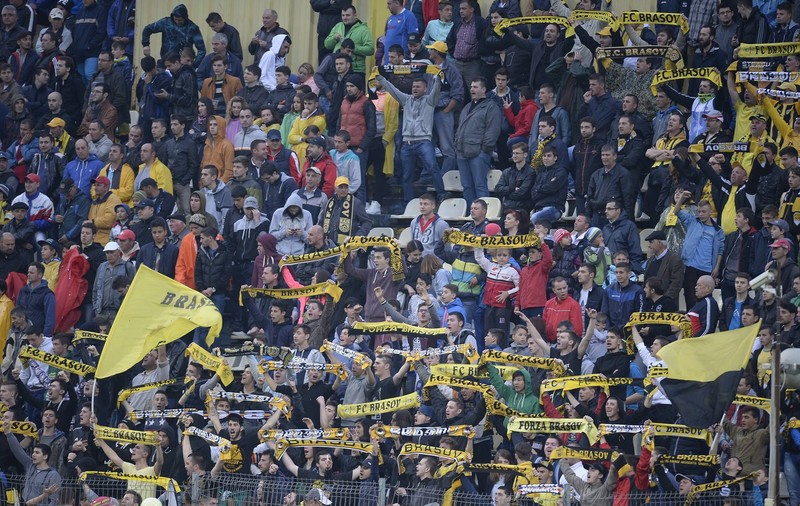 Situație disperată pentru un club de tradiție din fotbalul românesc. Suporterii nu mai suportă criza și au decis să iasă în stradă