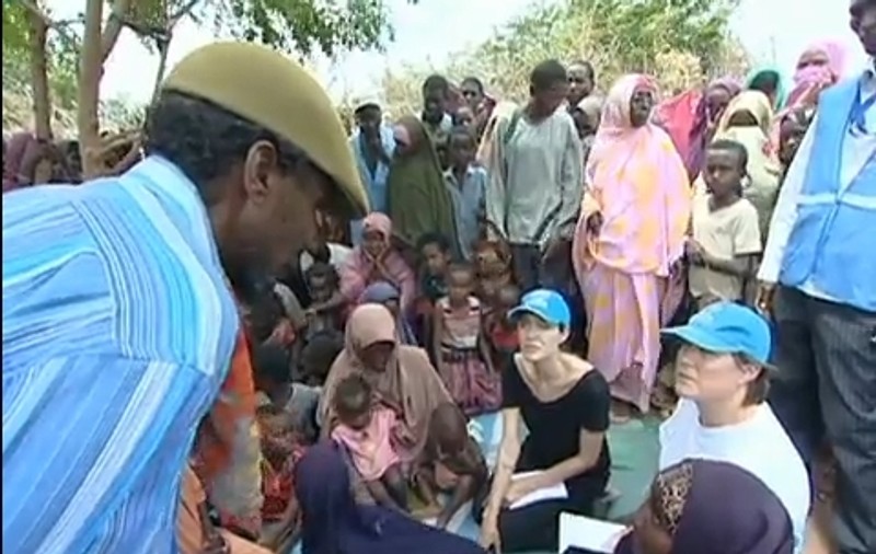 Angelina Jolie vrea să-i ajute pe refugiaţii somalezi