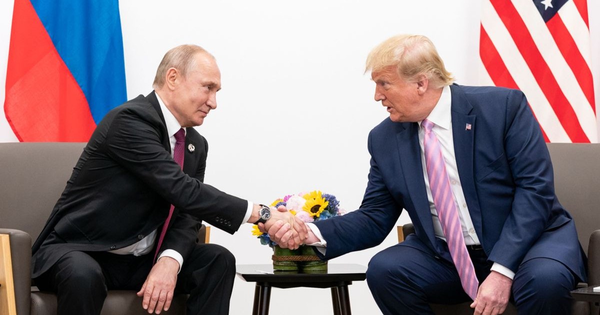Donald Trump și Vladimir Putin se salută protocolar