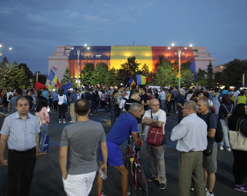 Sute de oameni, în Piața Victoriei la o lună de la violențele de la mitingul diasporei