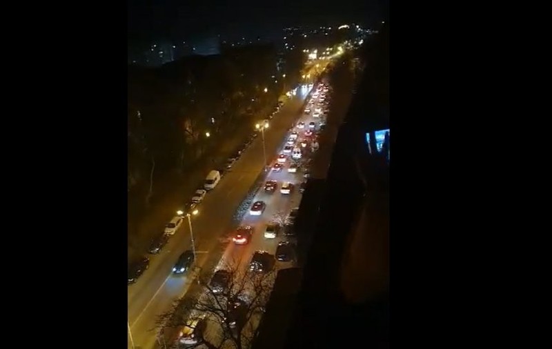 Nouă formă de protest față de restricții: 60 de autoturisme au defilat prin Bistrița și au claxonat asurzitor. Poliția a dat amenzi de 48.000 de lei