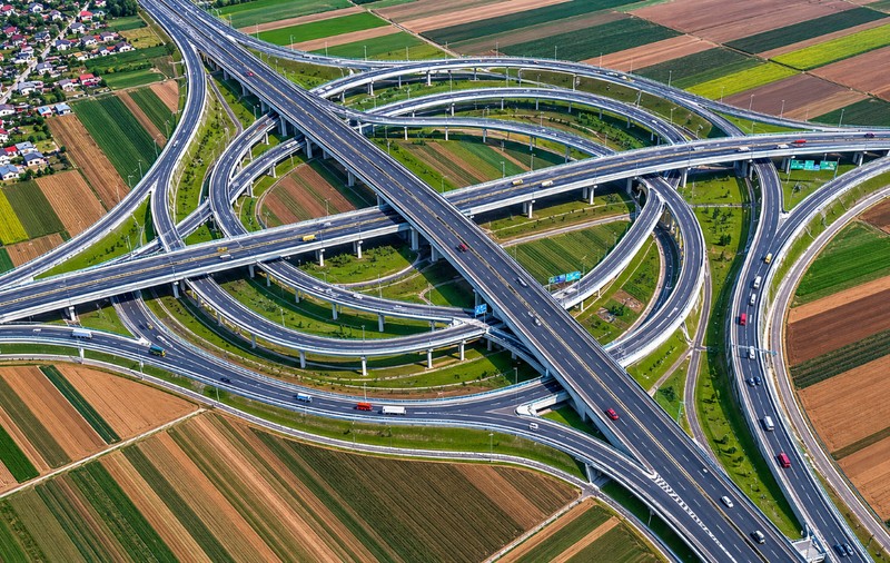 Primul turbion gigantic de autostradă din România se întinde pe 220 de hectare, are 3 etaje, 8 bretele și va uni A7 de A8, în Pașcani