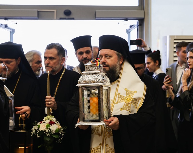 „Hristos a Înviat!” a răsunat sâmbătă la miezul nopții în întreaga Românie. „Un dar al iubirii lui Dumnezeu pentru noi toți”