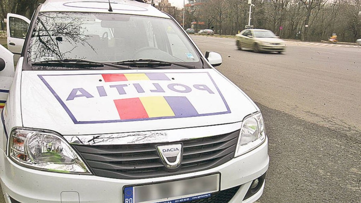 Cum arată acest șofer care a ieșit cu mașina în decor pe autostradă